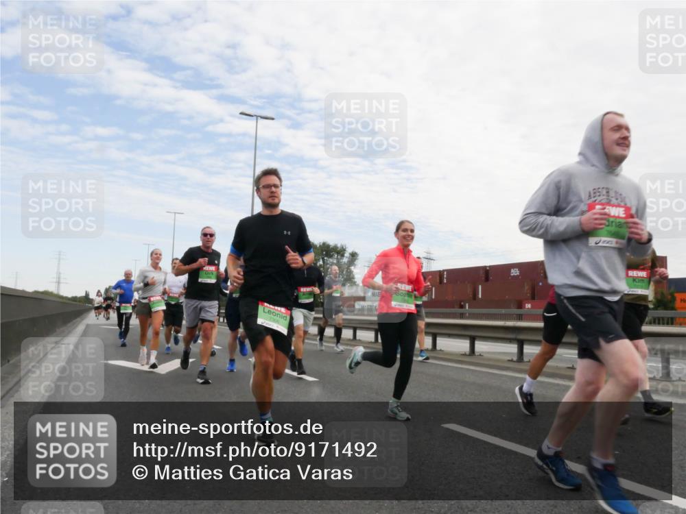 03.10.2025 - Köhlbrandbrückenlauf Matties Gatica Varas http://msf.ph/oto/9171492 03.10.2025 15:16:58 Position 3 7306 meine-sportfotos.de