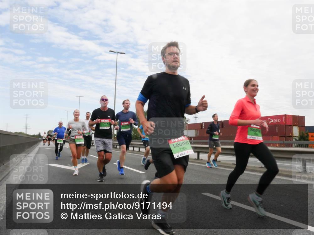 03.10.2025 - Köhlbrandbrückenlauf Matties Gatica Varas http://msf.ph/oto/9171494 03.10.2025 15:16:58 Position 3 21, 7306, 484 meine-sportfotos.de