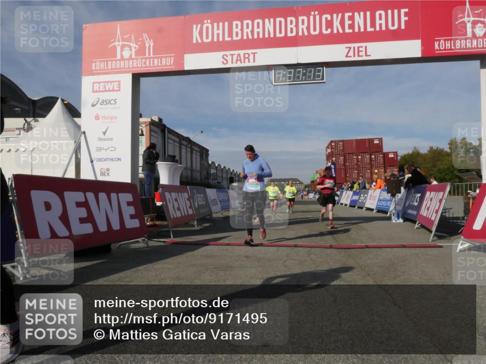 03.10.2025 - Köhlbrandbrückenlauf Matties Gatica Varas http://msf.ph/oto/9171495 03.10.2025 10:37:15 Ziel 2324, 2606, 2738, 2741, 2757, 2781 meine-sportfotos.de