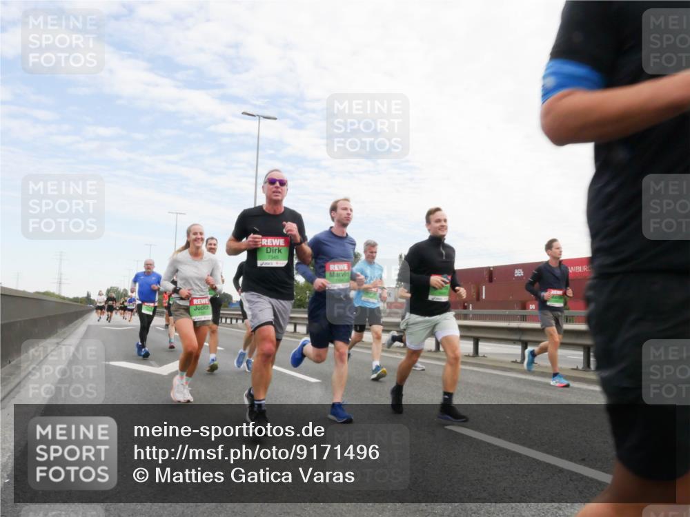 03.10.2025 - Köhlbrandbrückenlauf Matties Gatica Varas http://msf.ph/oto/9171496 03.10.2025 15:16:59 Position 3 7345 meine-sportfotos.de