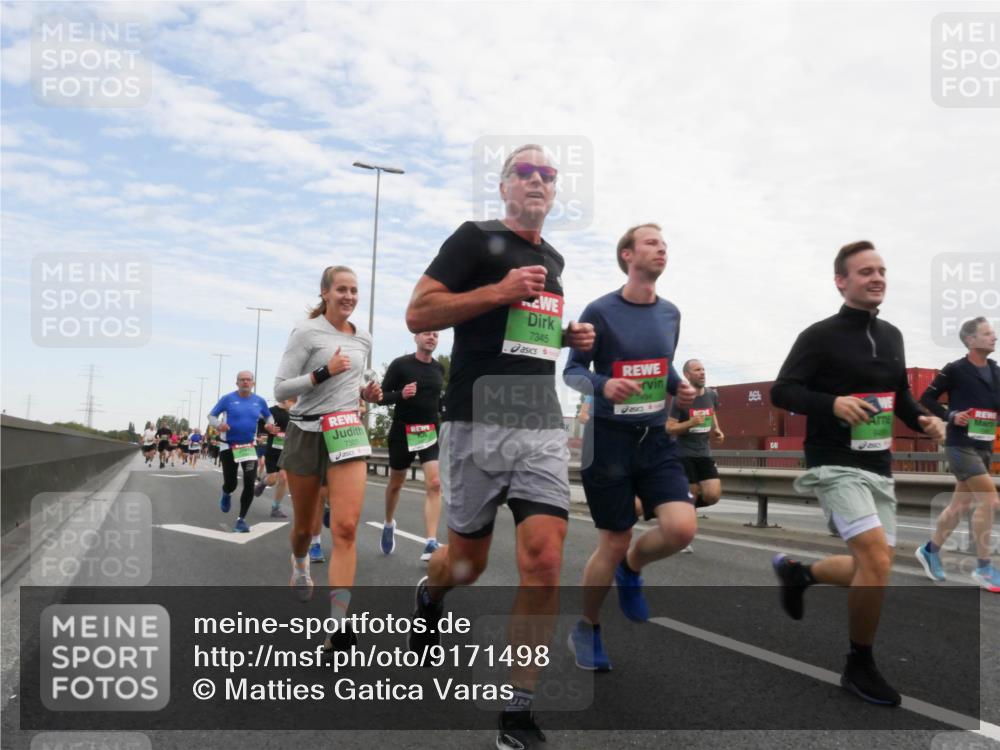 03.10.2025 - Köhlbrandbrückenlauf Matties Gatica Varas http://msf.ph/oto/9171498 03.10.2025 15:16:59 Position 3 7305, 7345 meine-sportfotos.de