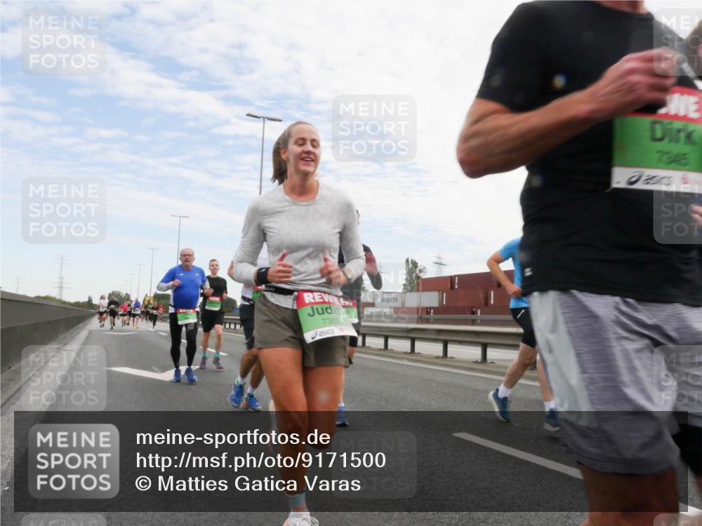 03.10.2025 - Köhlbrandbrückenlauf Matties Gatica Varas http://msf.ph/oto/9171500 03.10.2025 15:17:00 Position 3 7305, 7345 meine-sportfotos.de