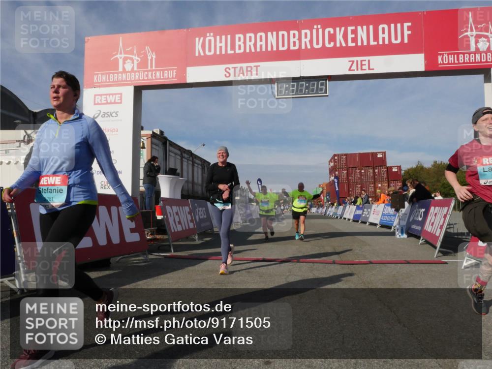 03.10.2025 - Köhlbrandbrückenlauf Matties Gatica Varas http://msf.ph/oto/9171505 03.10.2025 10:37:17 Ziel 2606, 2738, 2741 meine-sportfotos.de