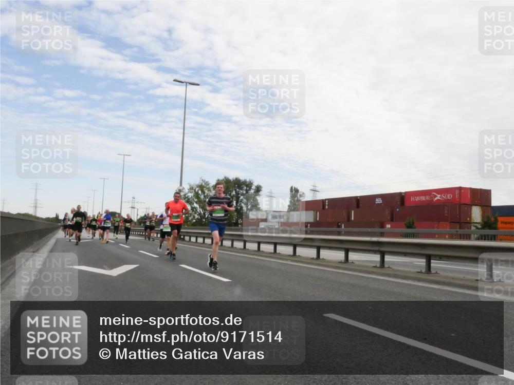 03.10.2025 - Köhlbrandbrückenlauf Matties Gatica Varas http://msf.ph/oto/9171514 03.10.2025 15:17:03 Position 3  meine-sportfotos.de
