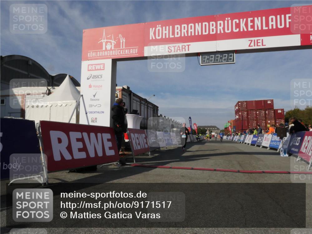 03.10.2025 - Köhlbrandbrückenlauf Matties Gatica Varas http://msf.ph/oto/9171517 03.10.2025 10:37:25 Ziel 2606 meine-sportfotos.de