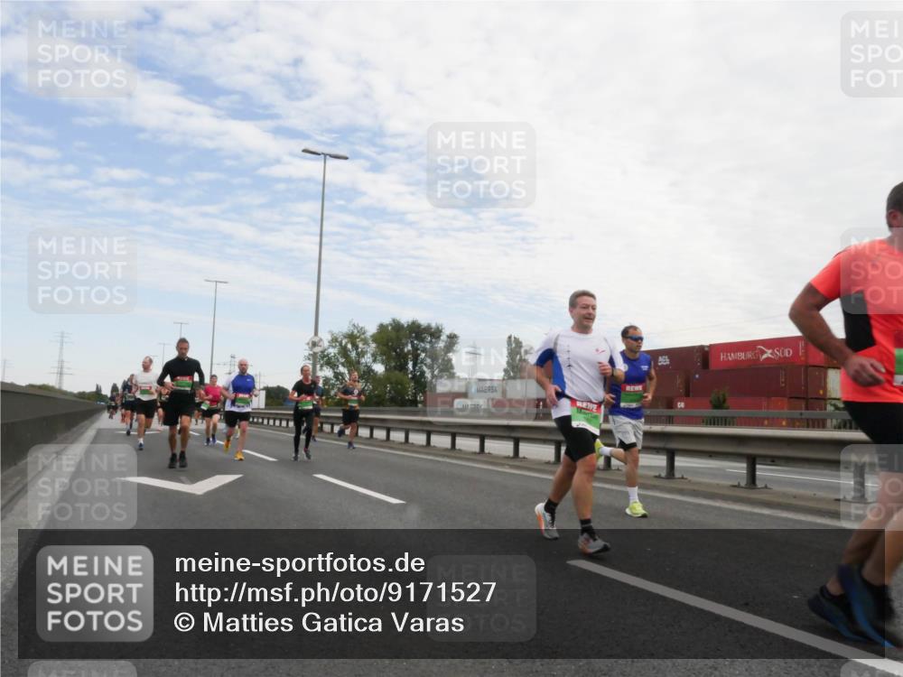 03.10.2025 - Köhlbrandbrückenlauf Matties Gatica Varas http://msf.ph/oto/9171527 03.10.2025 15:17:06 Position 3  meine-sportfotos.de