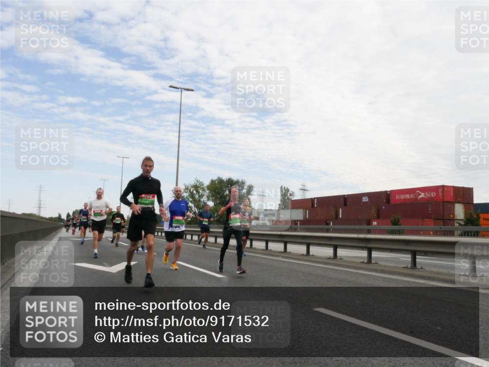 03.10.2025 - Köhlbrandbrückenlauf Matties Gatica Varas http://msf.ph/oto/9171532 03.10.2025 15:17:08 Position 3  meine-sportfotos.de