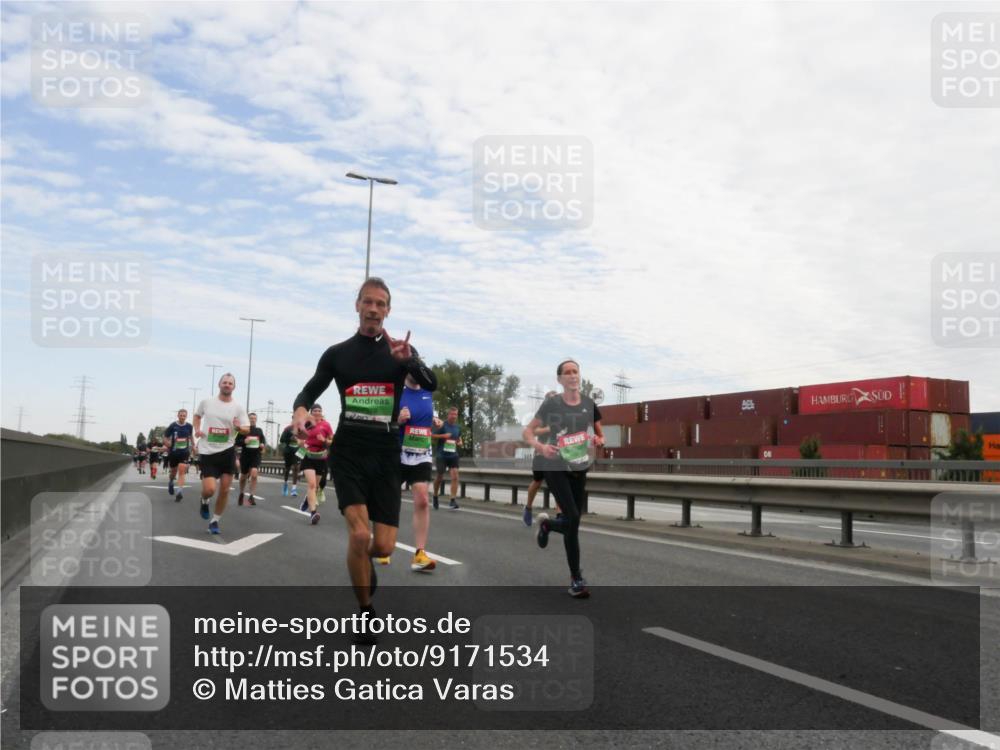 03.10.2025 - Köhlbrandbrückenlauf Matties Gatica Varas http://msf.ph/oto/9171534 03.10.2025 15:17:08 Position 3  meine-sportfotos.de