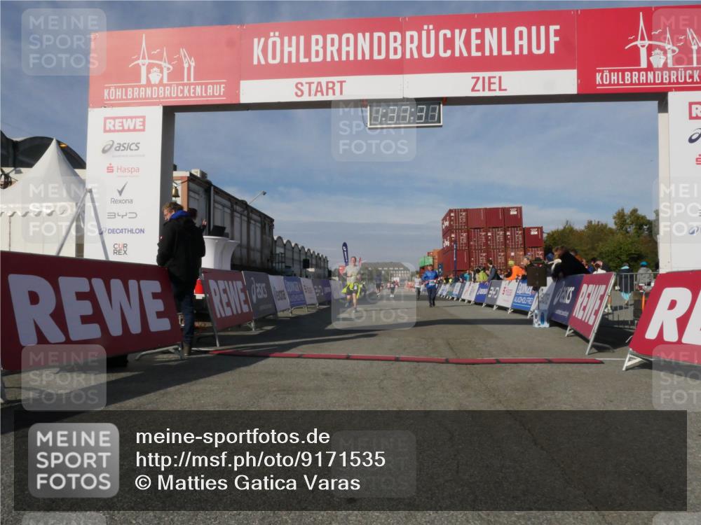 03.10.2025 - Köhlbrandbrückenlauf Matties Gatica Varas http://msf.ph/oto/9171535 03.10.2025 10:37:33 Ziel 2153, 2487, 3298 meine-sportfotos.de
