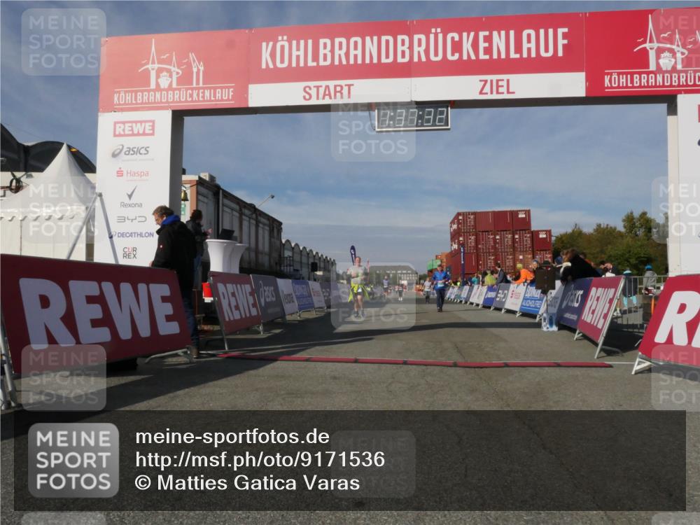 03.10.2025 - Köhlbrandbrückenlauf Matties Gatica Varas http://msf.ph/oto/9171536 03.10.2025 10:37:34 Ziel 2153, 2487, 3298 meine-sportfotos.de