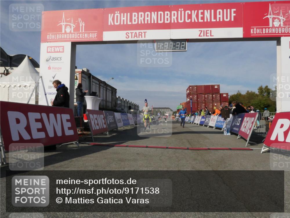 03.10.2025 - Köhlbrandbrückenlauf Matties Gatica Varas http://msf.ph/oto/9171538 03.10.2025 10:37:34 Ziel 2153, 2487, 3298 meine-sportfotos.de