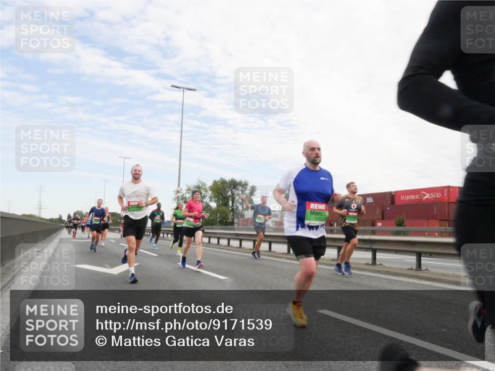 03.10.2025 - Köhlbrandbrückenlauf Matties Gatica Varas http://msf.ph/oto/9171539 03.10.2025 15:17:09 Position 3  meine-sportfotos.de
