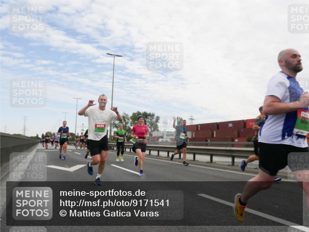 03.10.2025 - Köhlbrandbrückenlauf Matties Gatica Varas http://msf.ph/oto/9171541 03.10.2025 15:17:10 Position 3  meine-sportfotos.de