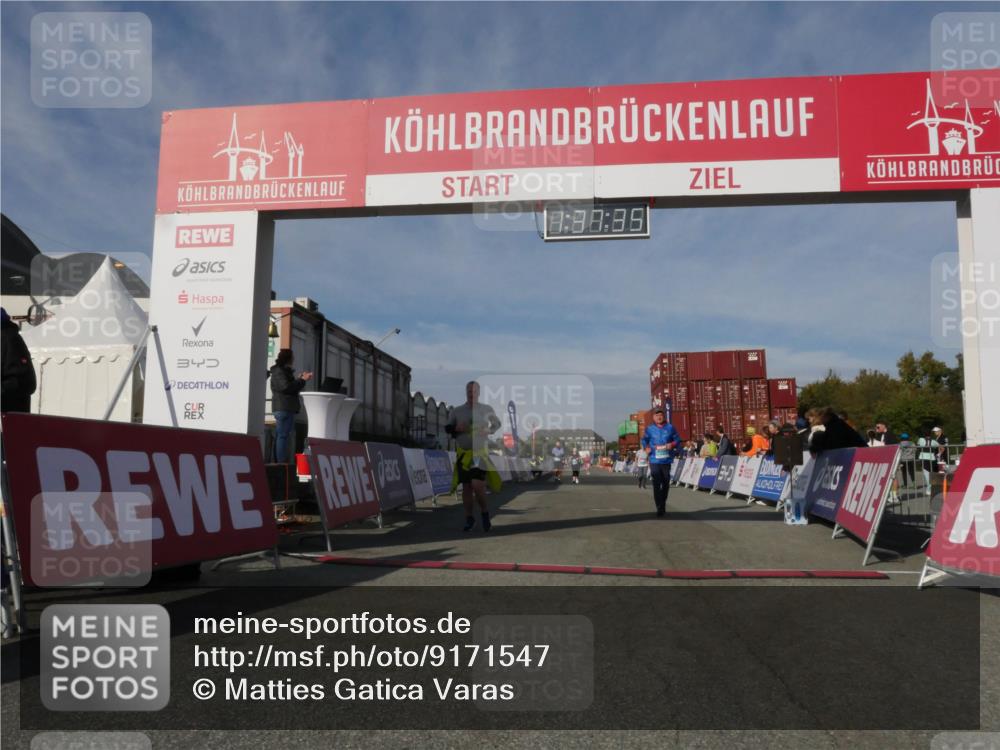 03.10.2025 - Köhlbrandbrückenlauf Matties Gatica Varas http://msf.ph/oto/9171547 03.10.2025 10:37:36 Ziel 1958, 2153, 2238, 2487, 3298 meine-sportfotos.de