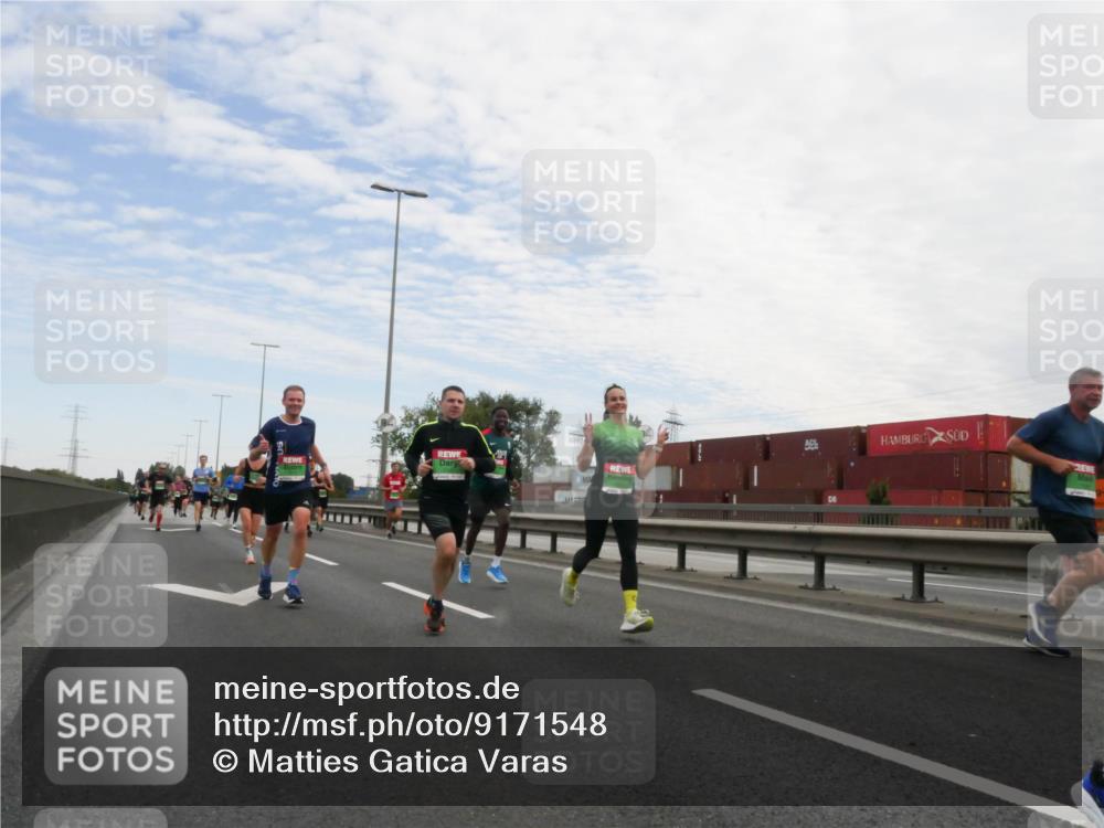 03.10.2025 - Köhlbrandbrückenlauf Matties Gatica Varas http://msf.ph/oto/9171548 03.10.2025 15:17:11 Position 3  meine-sportfotos.de