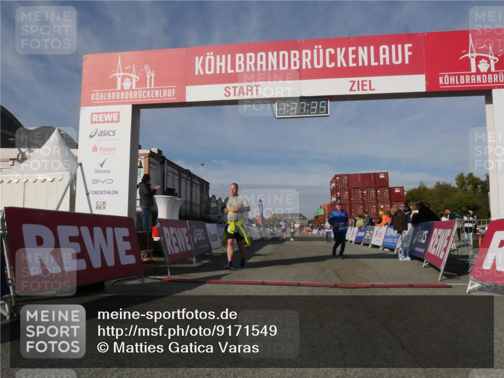 03.10.2025 - Köhlbrandbrückenlauf Matties Gatica Varas http://msf.ph/oto/9171549 03.10.2025 10:37:37 Ziel 1958, 2153, 2238, 2487, 3298 meine-sportfotos.de
