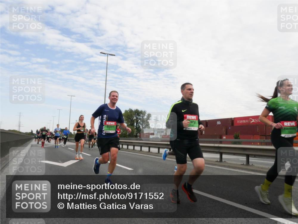 03.10.2025 - Köhlbrandbrückenlauf Matties Gatica Varas http://msf.ph/oto/9171552 03.10.2025 15:17:12 Position 3  meine-sportfotos.de