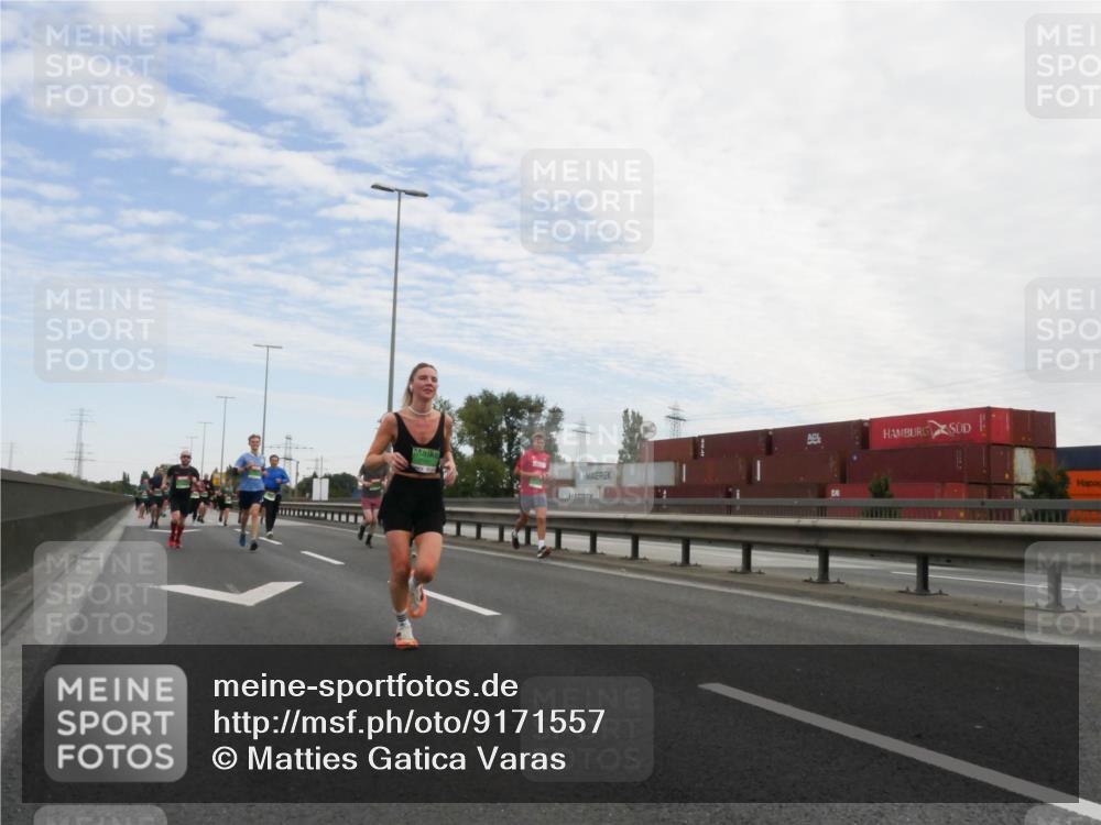 03.10.2025 - Köhlbrandbrückenlauf Matties Gatica Varas http://msf.ph/oto/9171557 03.10.2025 15:17:13 Position 3  meine-sportfotos.de