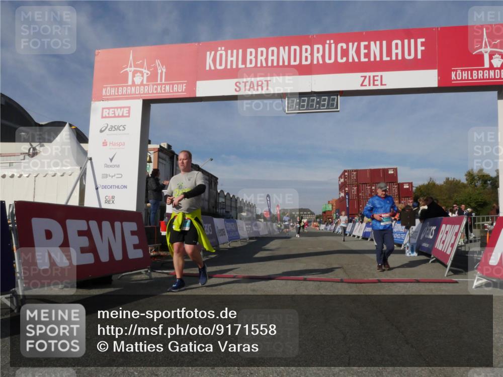 03.10.2025 - Köhlbrandbrückenlauf Matties Gatica Varas http://msf.ph/oto/9171558 03.10.2025 10:37:39 Ziel 1958, 2238, 2487, 3298 meine-sportfotos.de