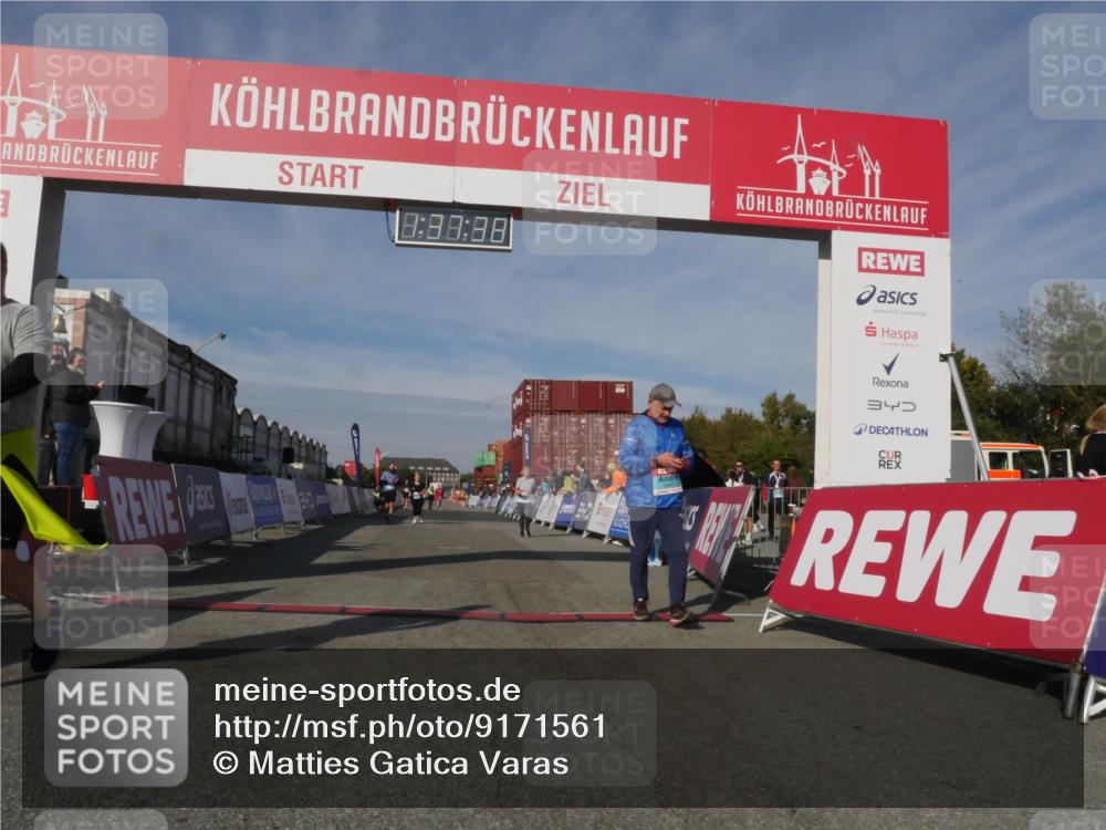 03.10.2025 - Köhlbrandbrückenlauf Matties Gatica Varas http://msf.ph/oto/9171561 03.10.2025 10:37:40 Ziel 1958, 2238, 3298 meine-sportfotos.de
