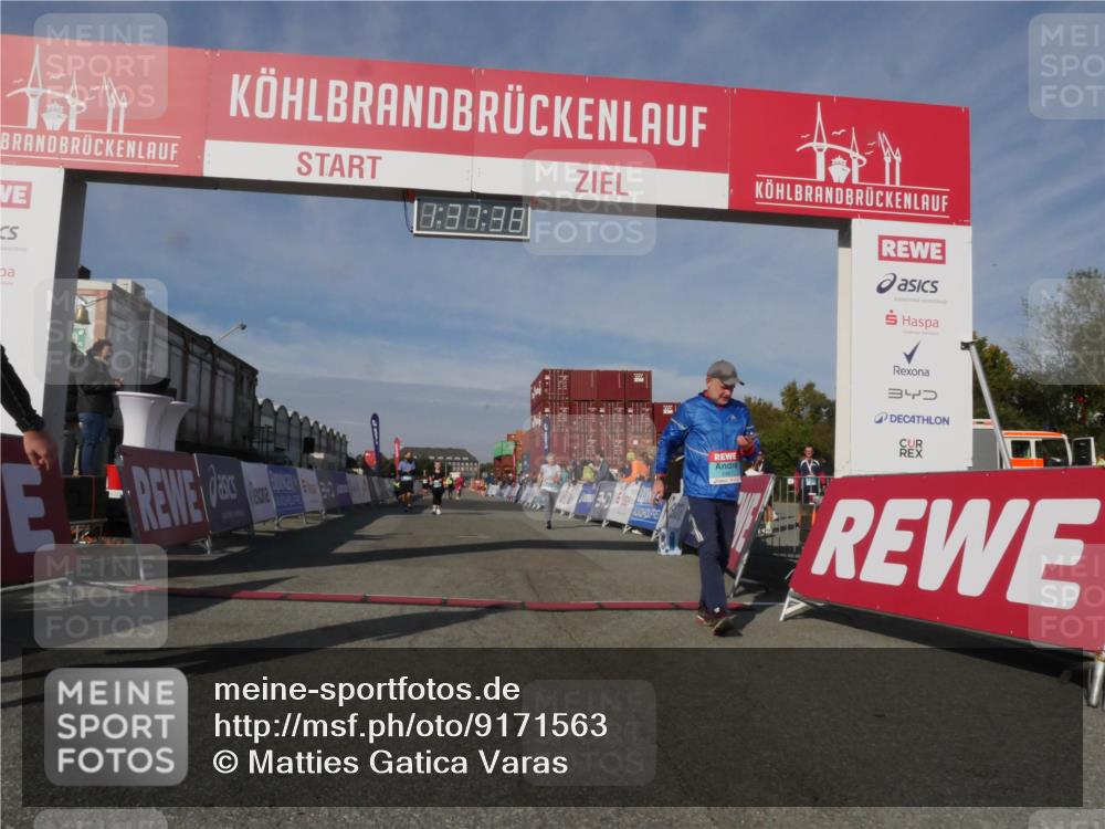 03.10.2025 - Köhlbrandbrückenlauf Matties Gatica Varas http://msf.ph/oto/9171563 03.10.2025 10:37:40 Ziel 1958, 2238, 3298 meine-sportfotos.de