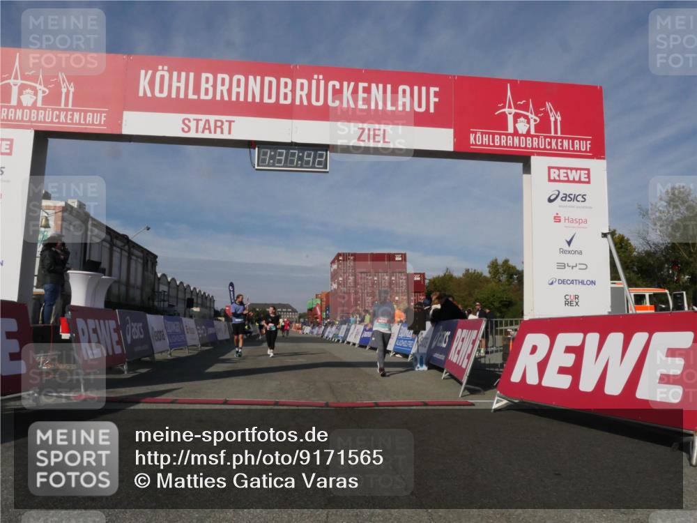 03.10.2025 - Köhlbrandbrückenlauf Matties Gatica Varas http://msf.ph/oto/9171565 03.10.2025 10:37:44 Ziel 1958, 2238, 2390, 3298 meine-sportfotos.de