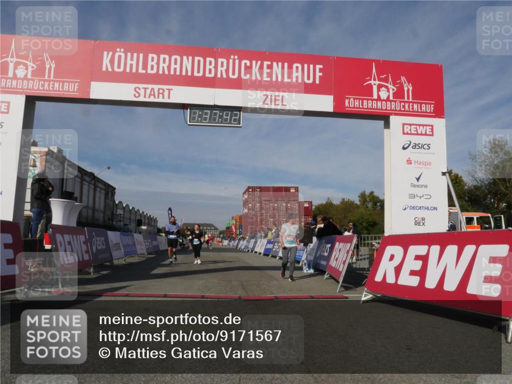 03.10.2025 - Köhlbrandbrückenlauf Matties Gatica Varas http://msf.ph/oto/9171567 03.10.2025 10:37:44 Ziel 1958, 2238, 2390, 3298 meine-sportfotos.de