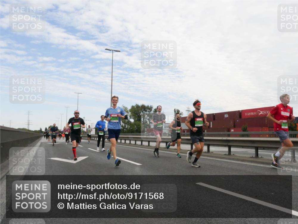 03.10.2025 - Köhlbrandbrückenlauf Matties Gatica Varas http://msf.ph/oto/9171568 03.10.2025 15:17:16 Position 3 24 meine-sportfotos.de