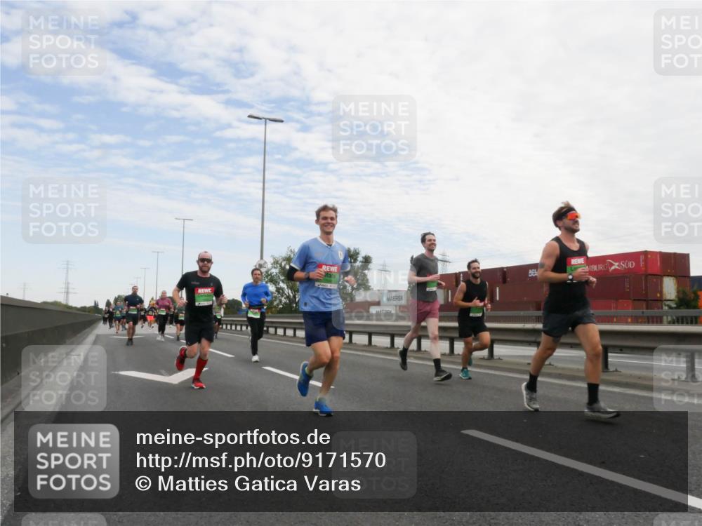 03.10.2025 - Köhlbrandbrückenlauf Matties Gatica Varas http://msf.ph/oto/9171570 03.10.2025 15:17:16 Position 3  meine-sportfotos.de