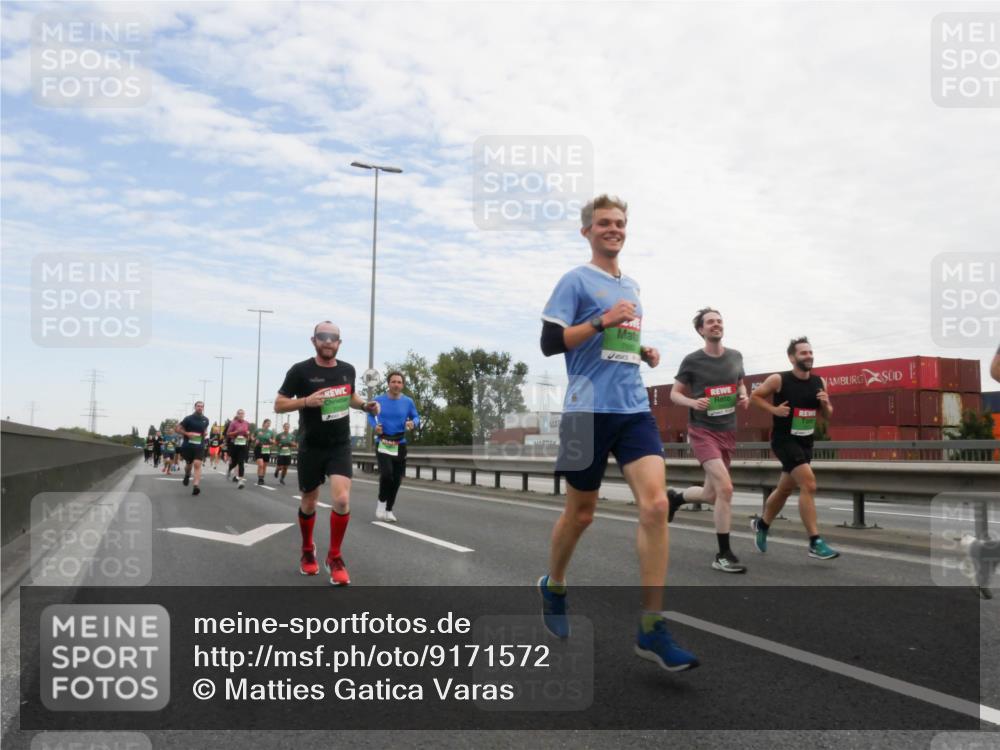 03.10.2025 - Köhlbrandbrückenlauf Matties Gatica Varas http://msf.ph/oto/9171572 03.10.2025 15:17:17 Position 3  meine-sportfotos.de