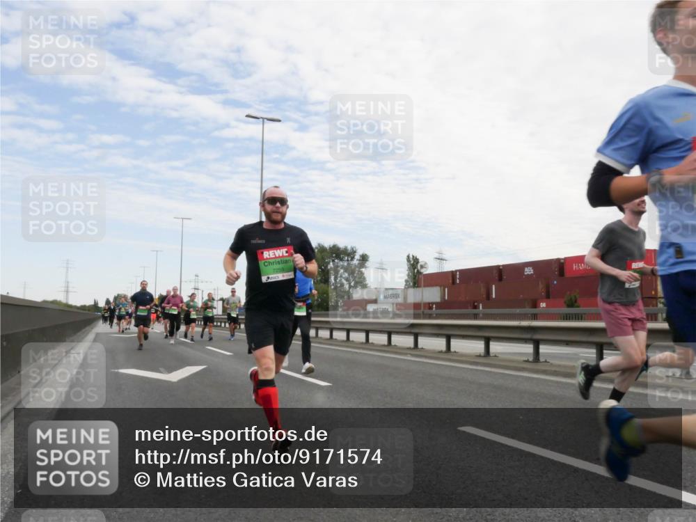 03.10.2025 - Köhlbrandbrückenlauf Matties Gatica Varas http://msf.ph/oto/9171574 03.10.2025 15:17:17 Position 3 7259 meine-sportfotos.de