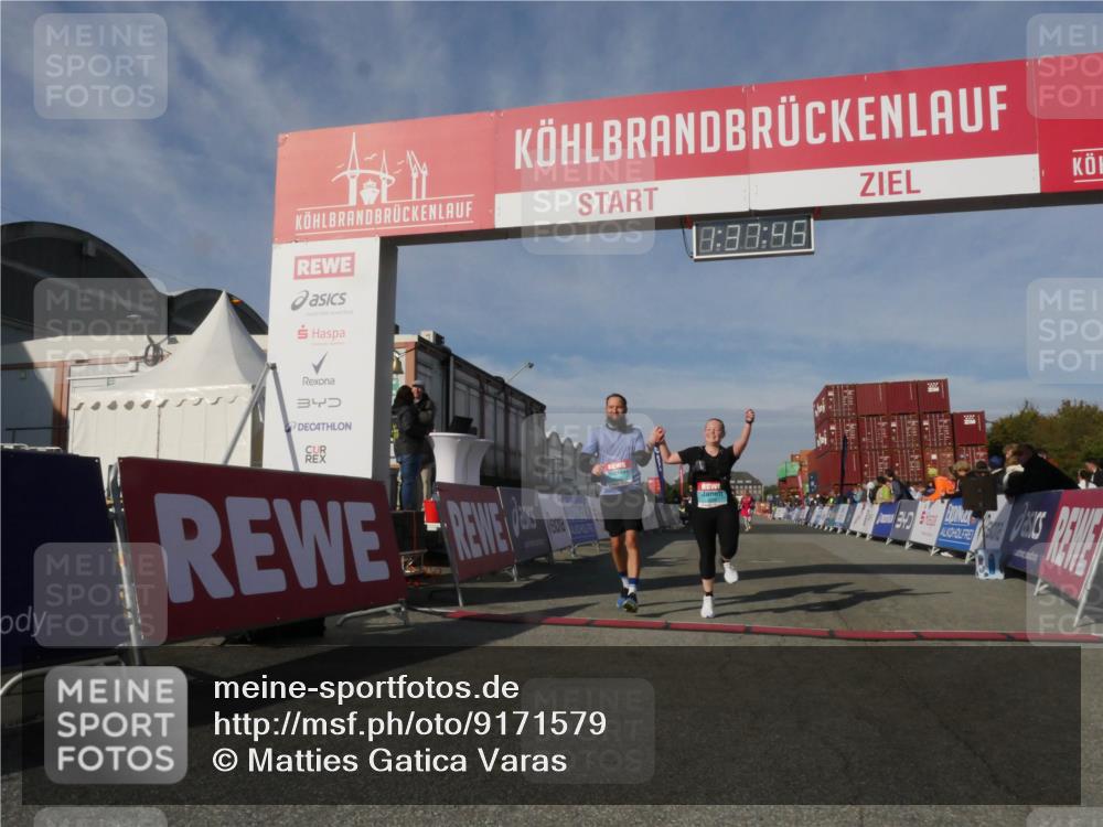03.10.2025 - Köhlbrandbrückenlauf Matties Gatica Varas http://msf.ph/oto/9171579 03.10.2025 10:37:47 Ziel 1958, 1988, 2238, 2390 meine-sportfotos.de