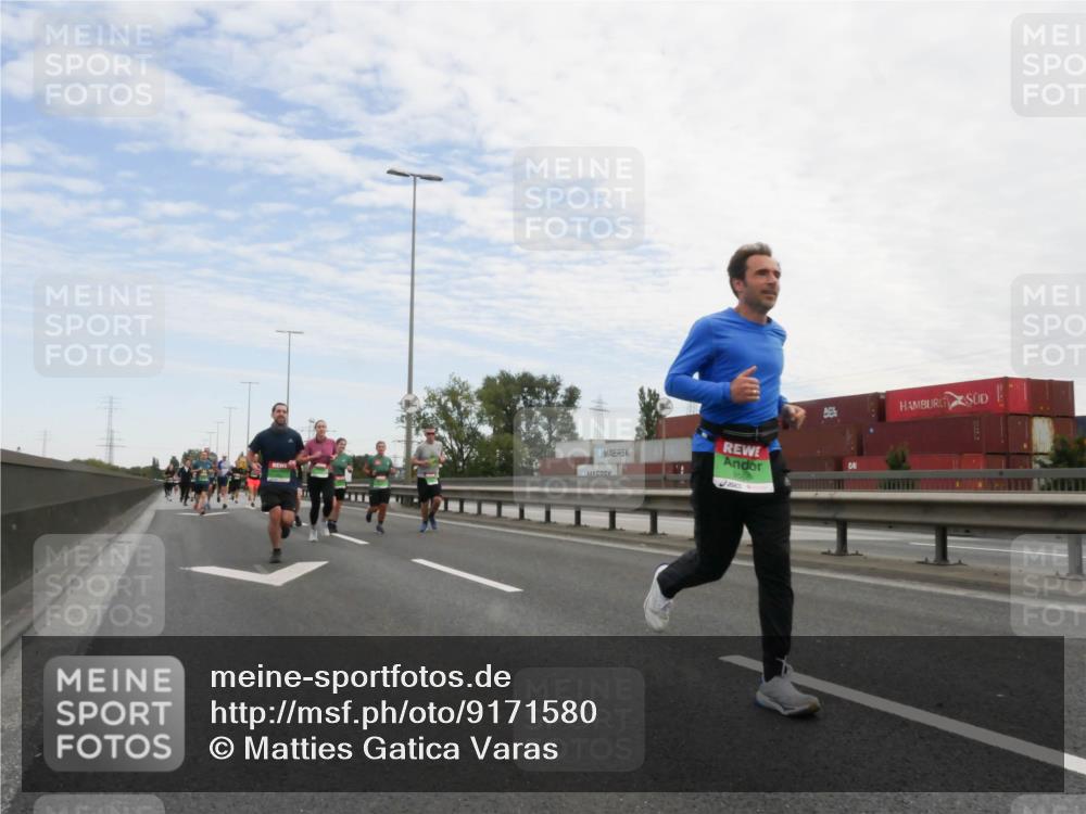 03.10.2025 - Köhlbrandbrückenlauf Matties Gatica Varas http://msf.ph/oto/9171580 03.10.2025 15:17:19 Position 3  meine-sportfotos.de