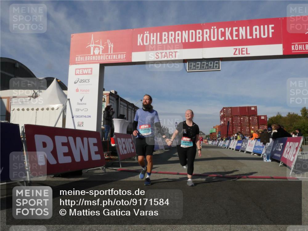 03.10.2025 - Köhlbrandbrückenlauf Matties Gatica Varas http://msf.ph/oto/9171584 03.10.2025 10:37:48 Ziel 1988, 2390 meine-sportfotos.de