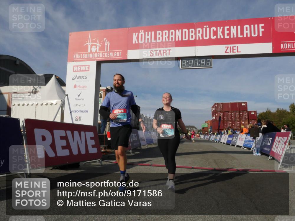 03.10.2025 - Köhlbrandbrückenlauf Matties Gatica Varas http://msf.ph/oto/9171586 03.10.2025 10:37:49 Ziel 1988, 2390 meine-sportfotos.de