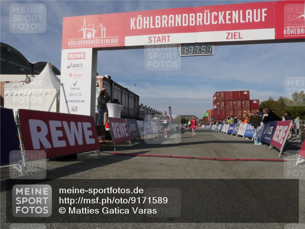 03.10.2025 - Köhlbrandbrückenlauf Matties Gatica Varas http://msf.ph/oto/9171589 03.10.2025 10:37:53 Ziel 1988, 2390, 2505 meine-sportfotos.de