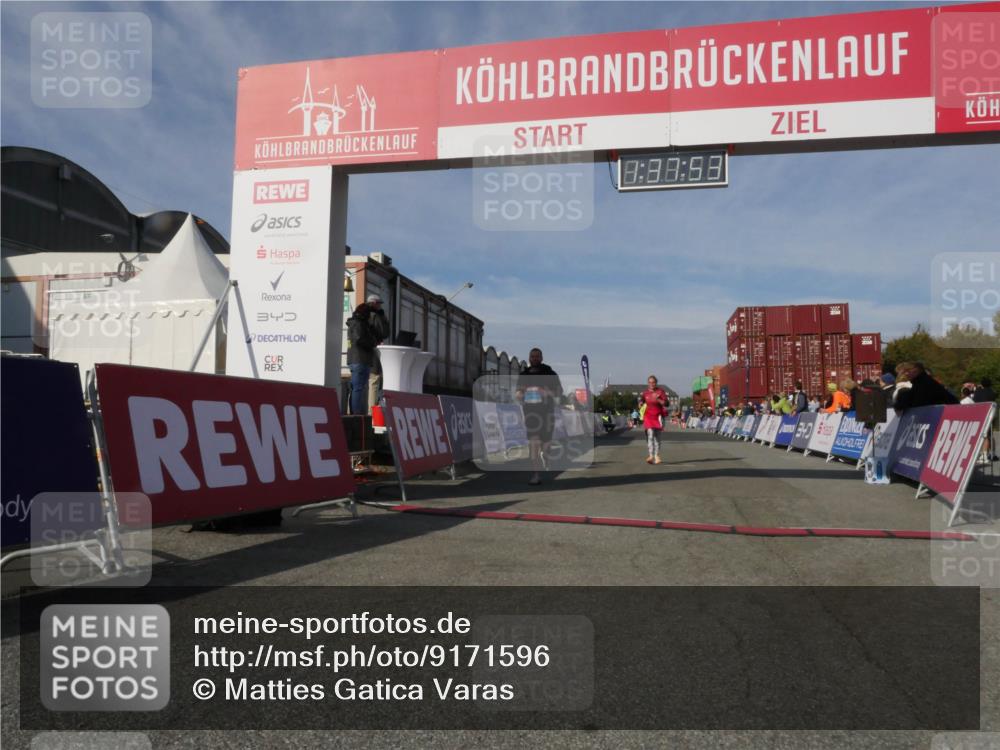 03.10.2025 - Köhlbrandbrückenlauf Matties Gatica Varas http://msf.ph/oto/9171596 03.10.2025 10:37:55 Ziel 1988, 2390, 2505 meine-sportfotos.de