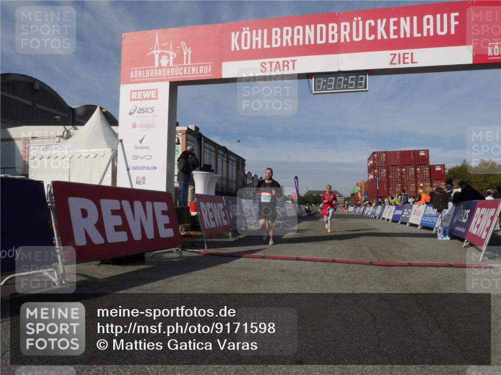 03.10.2025 - Köhlbrandbrückenlauf Matties Gatica Varas http://msf.ph/oto/9171598 03.10.2025 10:37:55 Ziel 1988, 2390, 2505 meine-sportfotos.de