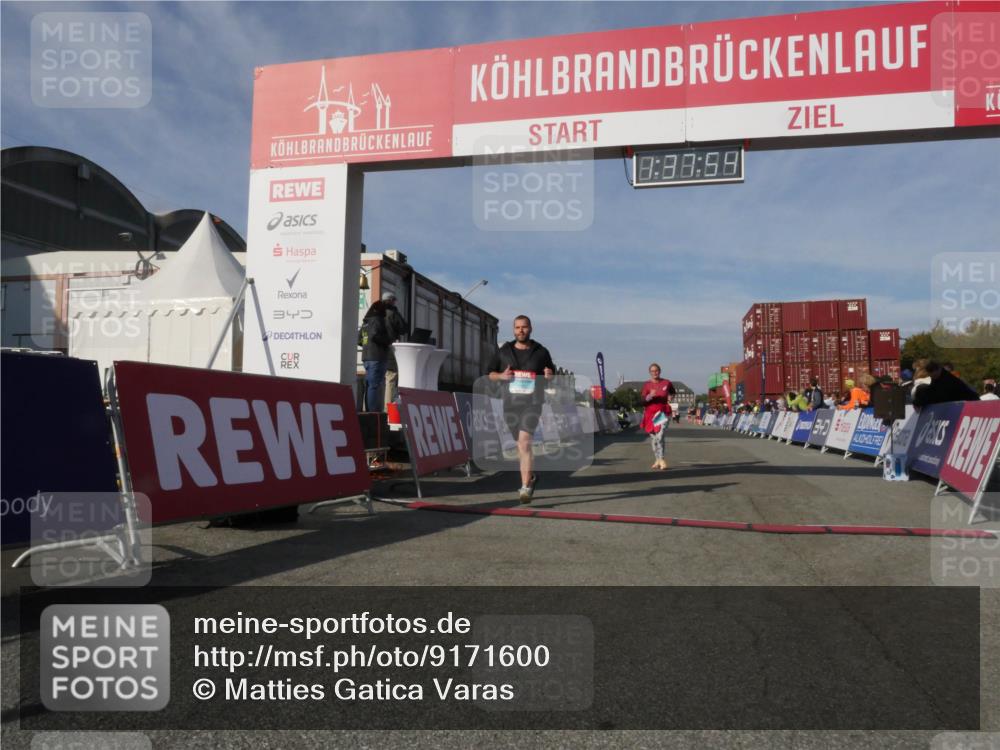 03.10.2025 - Köhlbrandbrückenlauf Matties Gatica Varas http://msf.ph/oto/9171600 03.10.2025 10:37:56 Ziel 1988, 2390, 2505 meine-sportfotos.de