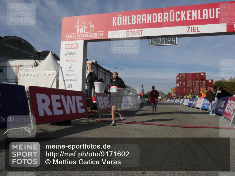 03.10.2025 - Köhlbrandbrückenlauf Matties Gatica Varas http://msf.ph/oto/9171602 03.10.2025 10:37:56 Ziel 1988, 2390, 2505 meine-sportfotos.de