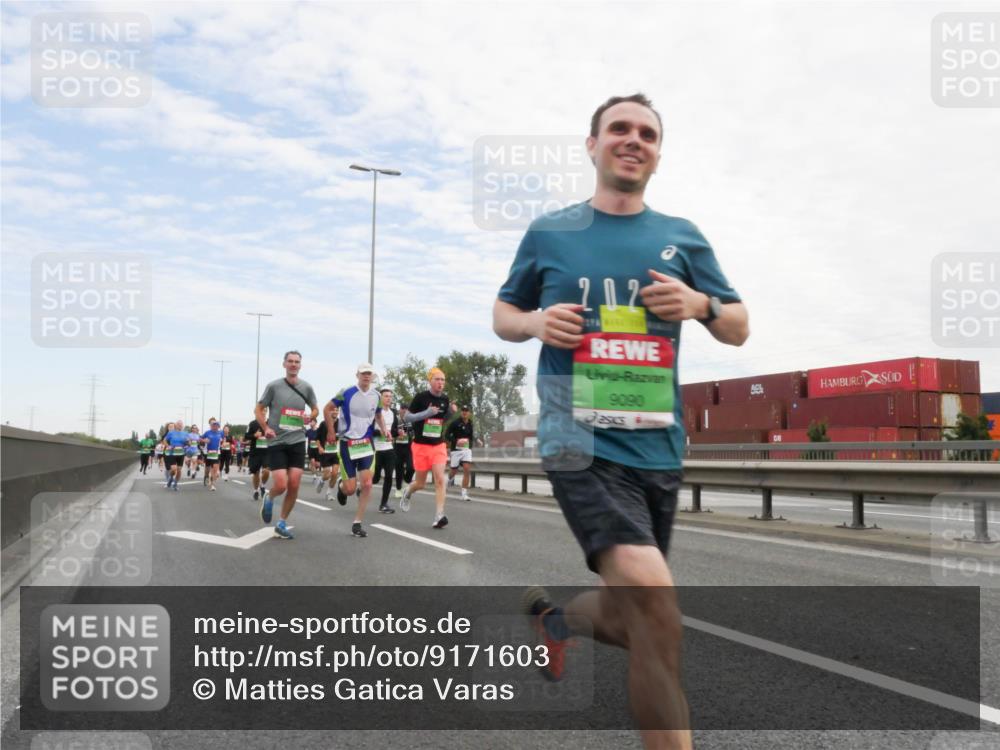 03.10.2025 - Köhlbrandbrückenlauf Matties Gatica Varas http://msf.ph/oto/9171603 03.10.2025 15:17:26 Position 3 202, 9090 meine-sportfotos.de