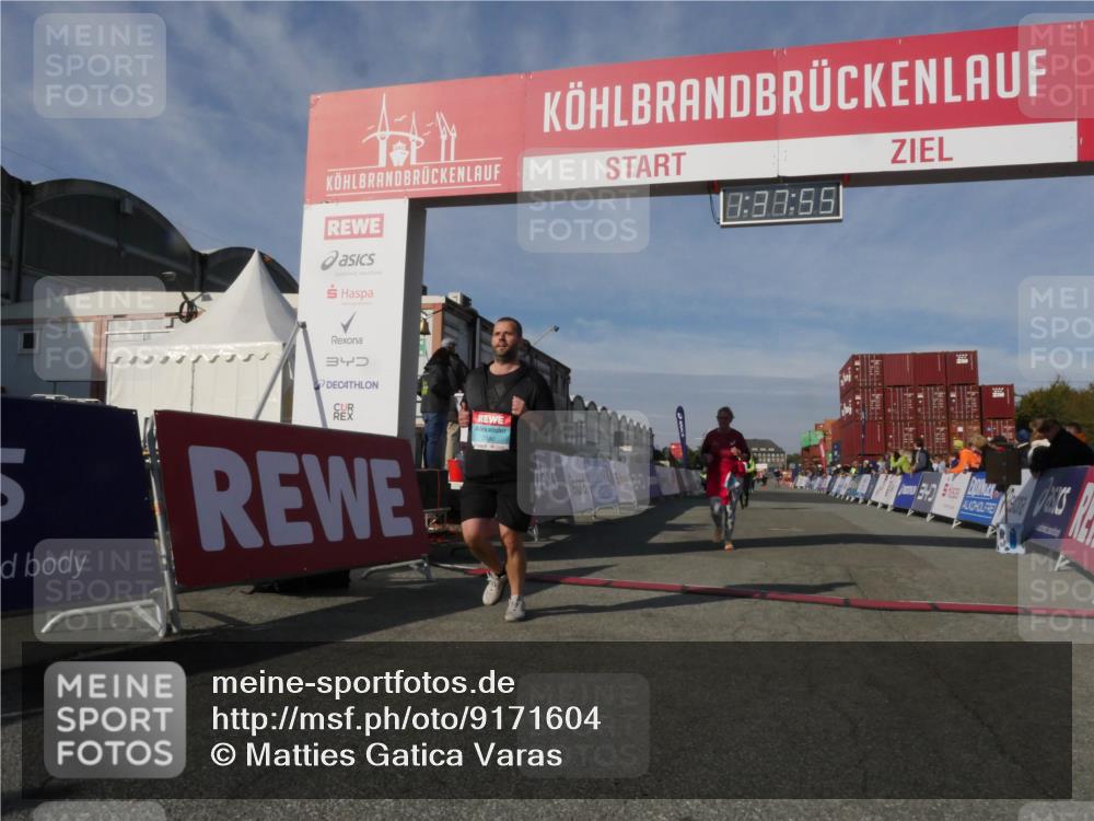 03.10.2025 - Köhlbrandbrückenlauf Matties Gatica Varas http://msf.ph/oto/9171604 03.10.2025 10:37:57 Ziel 1988, 2505 meine-sportfotos.de
