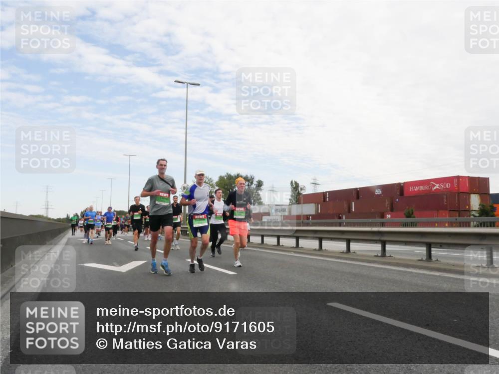 03.10.2025 - Köhlbrandbrückenlauf Matties Gatica Varas http://msf.ph/oto/9171605 03.10.2025 15:17:26 Position 3  meine-sportfotos.de