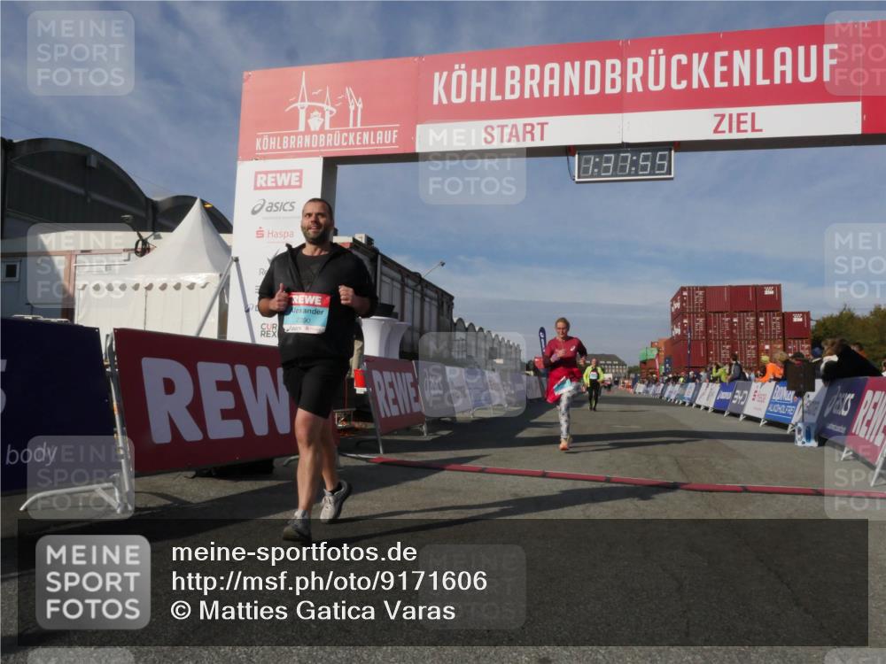 03.10.2025 - Köhlbrandbrückenlauf Matties Gatica Varas http://msf.ph/oto/9171606 03.10.2025 10:37:57 Ziel 1988, 2505 meine-sportfotos.de