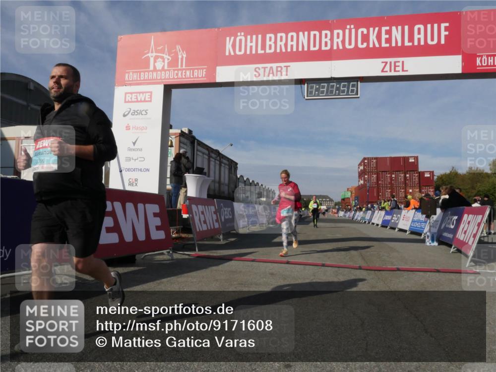 03.10.2025 - Köhlbrandbrückenlauf Matties Gatica Varas http://msf.ph/oto/9171608 03.10.2025 10:37:58 Ziel 1988, 2505 meine-sportfotos.de