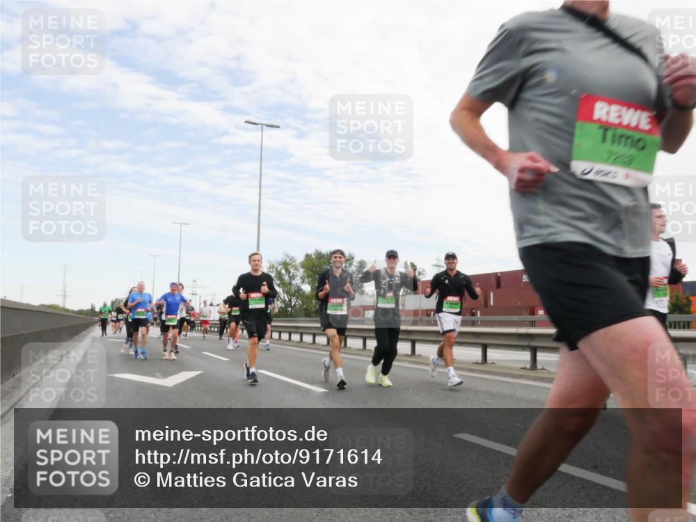 03.10.2025 - Köhlbrandbrückenlauf Matties Gatica Varas http://msf.ph/oto/9171614 03.10.2025 15:17:28 Position 3 123 meine-sportfotos.de