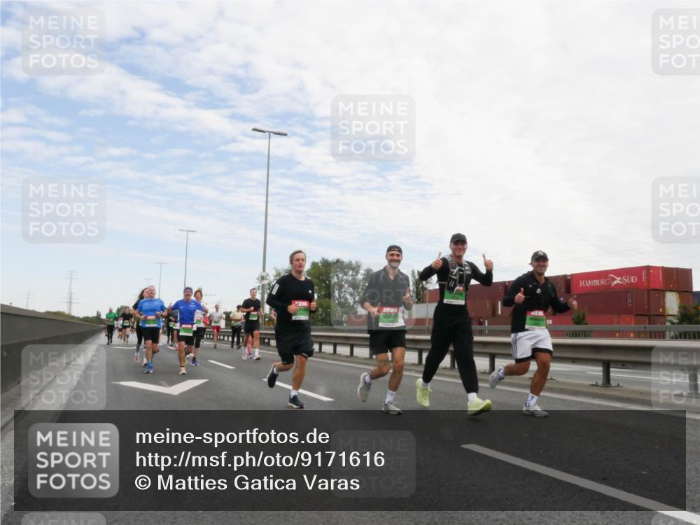03.10.2025 - Köhlbrandbrückenlauf Matties Gatica Varas http://msf.ph/oto/9171616 03.10.2025 15:17:29 Position 3  meine-sportfotos.de
