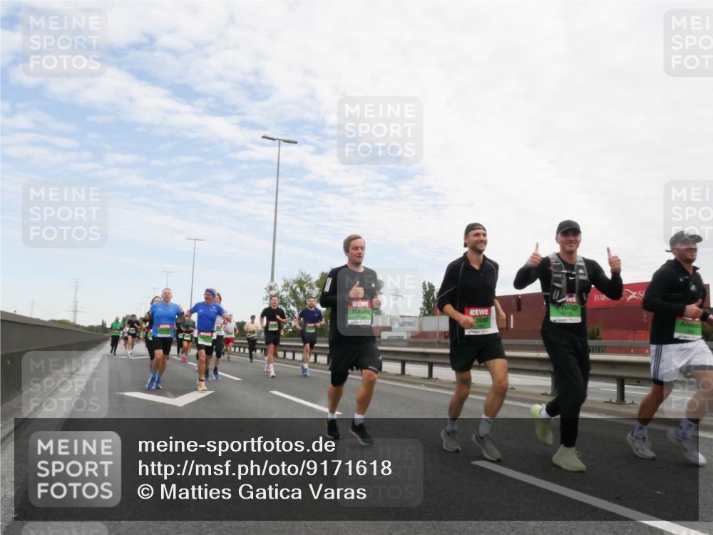 03.10.2025 - Köhlbrandbrückenlauf Matties Gatica Varas http://msf.ph/oto/9171618 03.10.2025 15:17:29 Position 3 5 meine-sportfotos.de