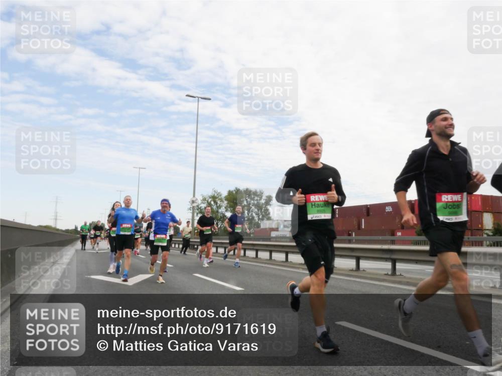 03.10.2025 - Köhlbrandbrückenlauf Matties Gatica Varas http://msf.ph/oto/9171619 03.10.2025 15:17:30 Position 3 11, 8925 meine-sportfotos.de