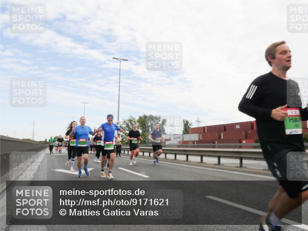 03.10.2025 - Köhlbrandbrückenlauf Matties Gatica Varas http://msf.ph/oto/9171621 03.10.2025 15:17:30 Position 3  meine-sportfotos.de